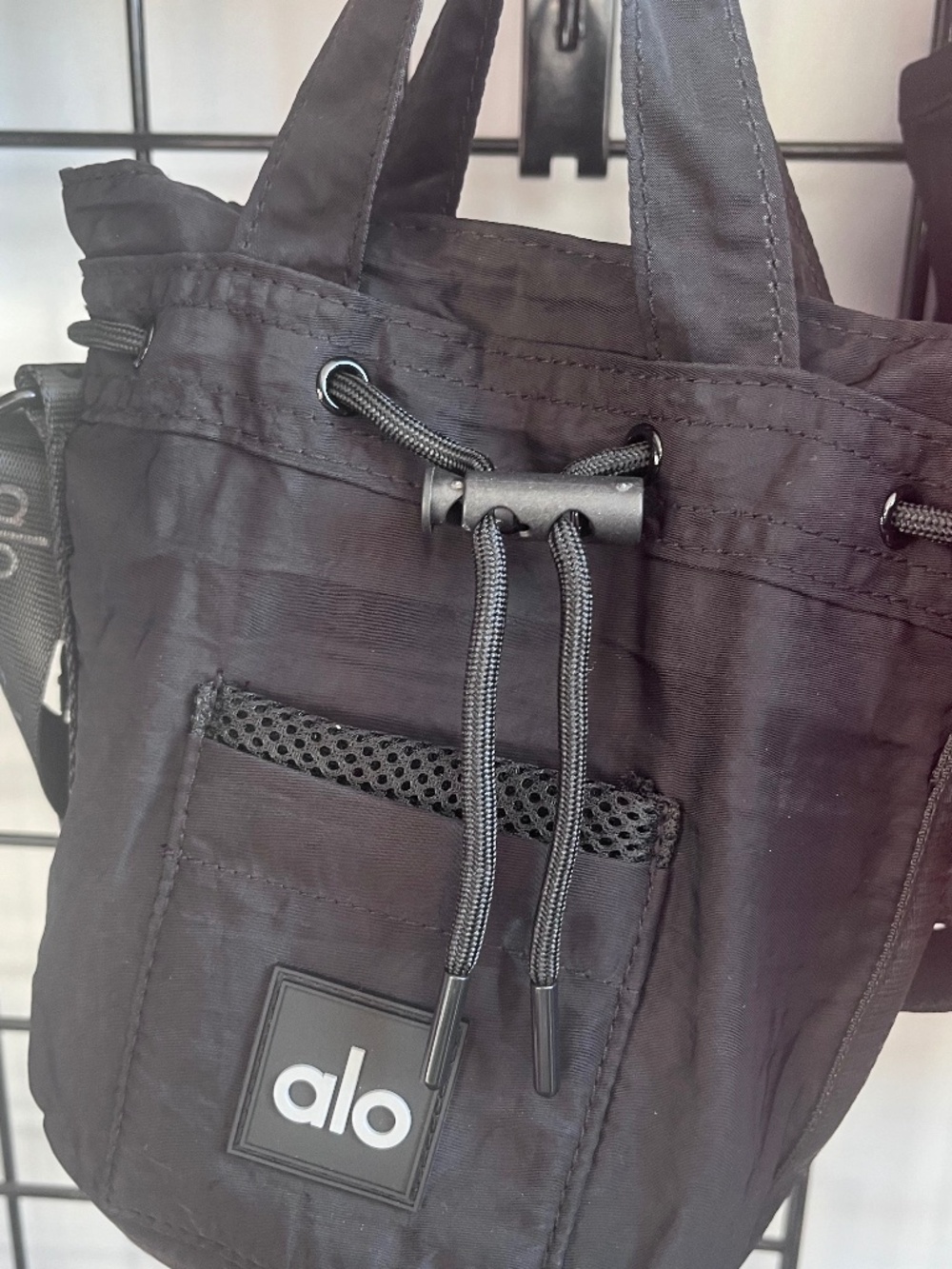 Alo yoga black bucket bag crossbody purse gym fitness accessories